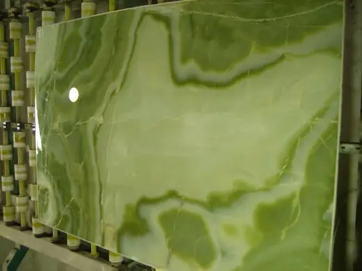 Green Onyx оникс, поверхность плиты – Marmi di Carrara – коричневый, зелёный (8)