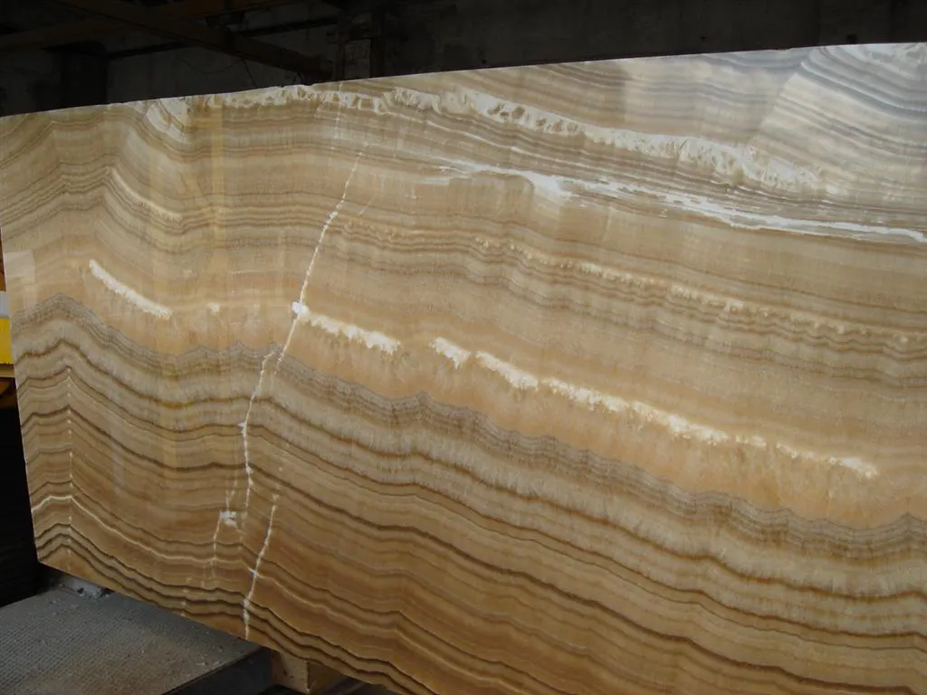 Honey Onyx mármol, superficie de losa – Marmi di Carrara – gris, marrón (7)
