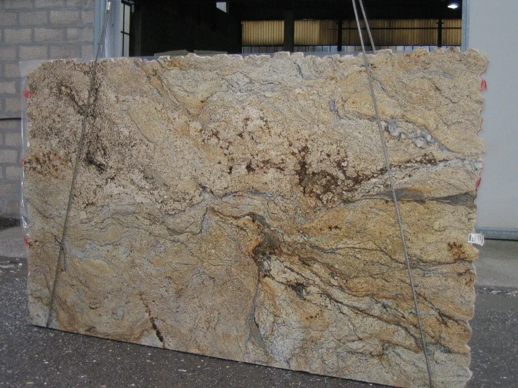 Juparana Clássico Granit, Plattenoberfläche – Marmi di Carrara – grau, grün (1)