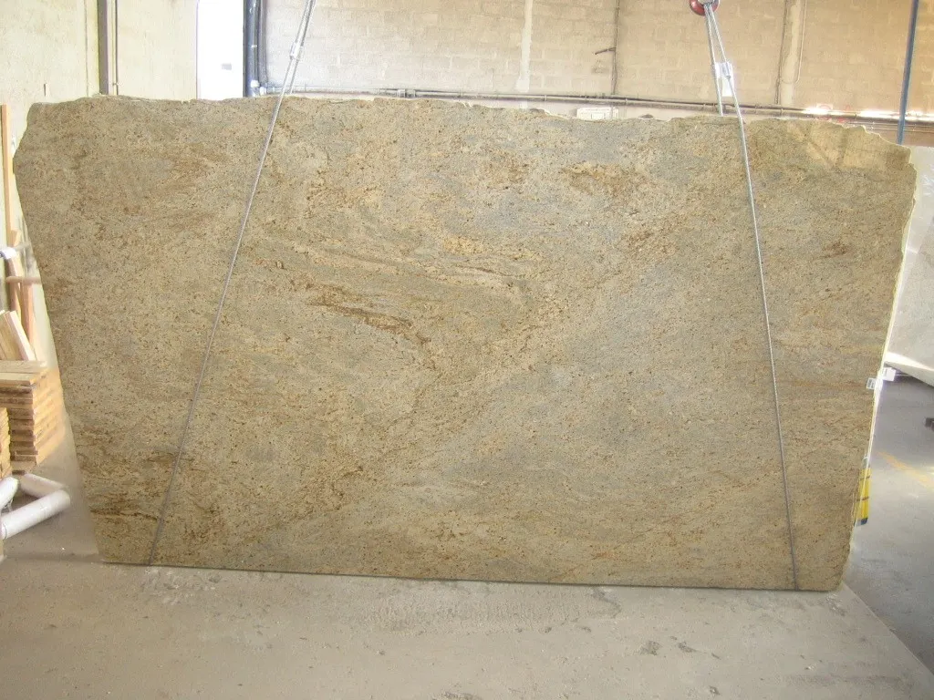 Kashmir Gold marmo, superficie di lastra – Marmi di Carrara – beige, oro (1)