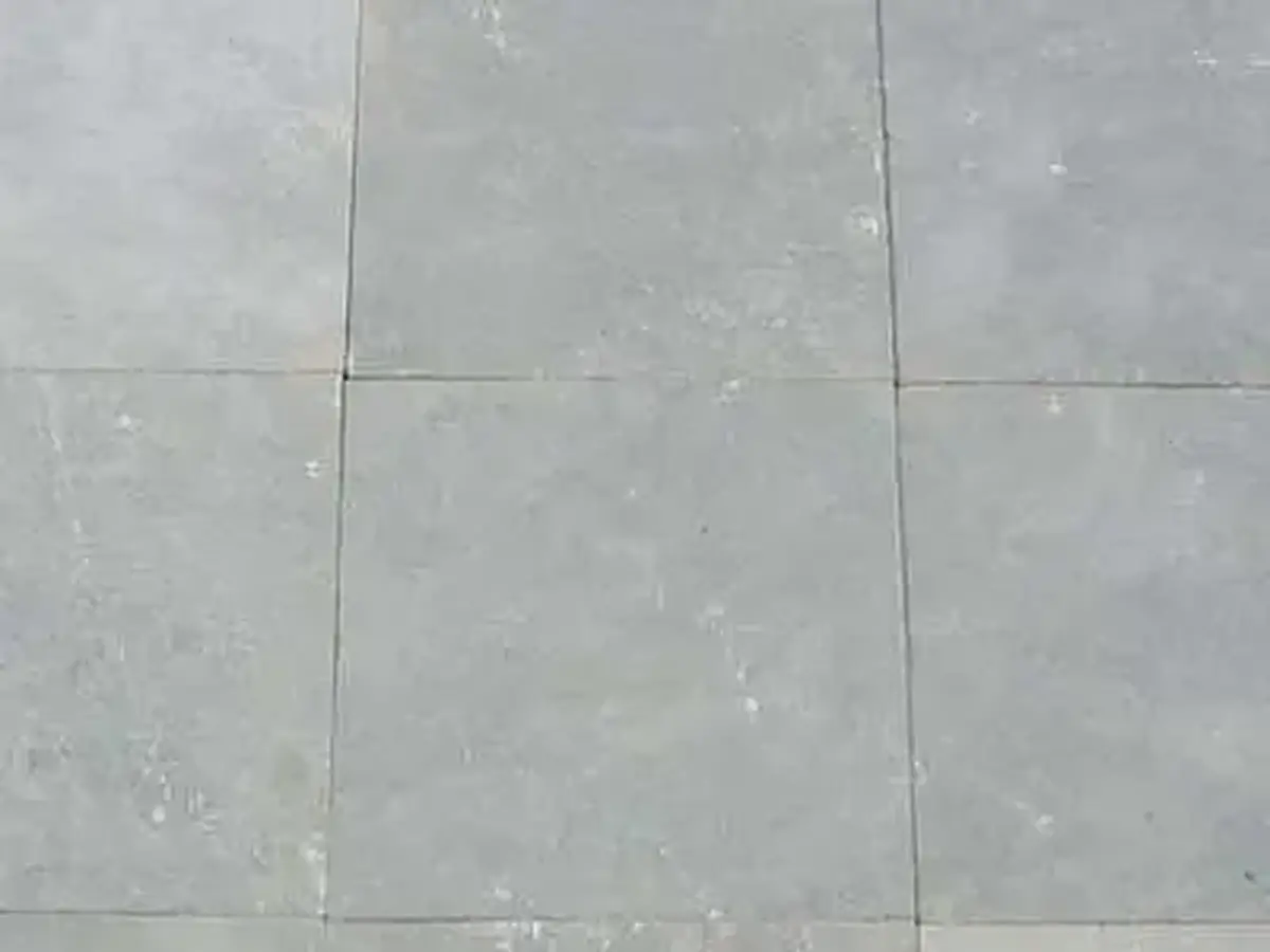 M-Green limestone polished sample – Marmi di Carrara – light grey (1)