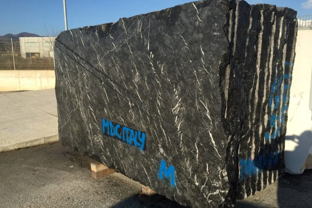 Nero Marquina marble slab surface – Marmi di Carrara – charcoal, green (16)
