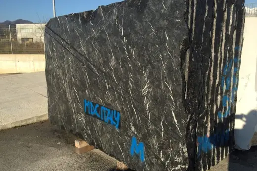 Nero Marquina marble slab surface – Marmi di Carrara – grey, violet (17)