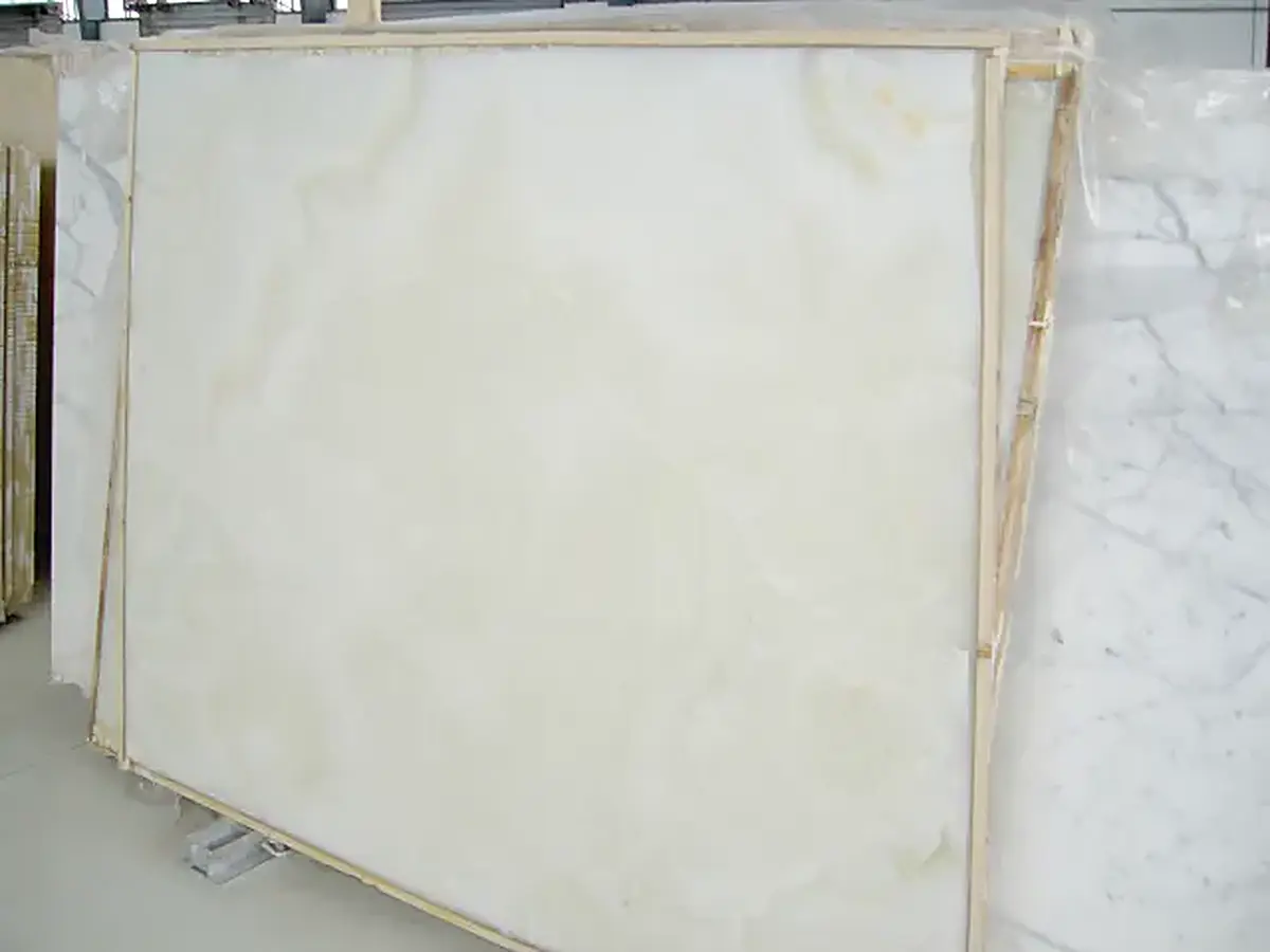 Onice Bianco onyx slab surface – Marmi di Carrara – ivory, light grey (17)