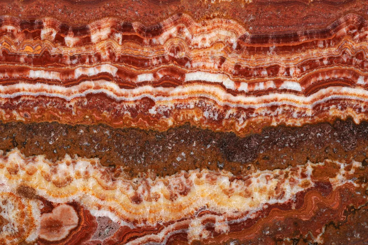 Onice Fantastico onice, superficie di lastra – Marmi di Carrara – rosso ruggine, marrone (1)
