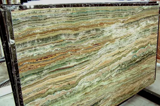 Onice Smeraldo onice, superficie di lastra – Marmi di Carrara – oro, marrone (4)
