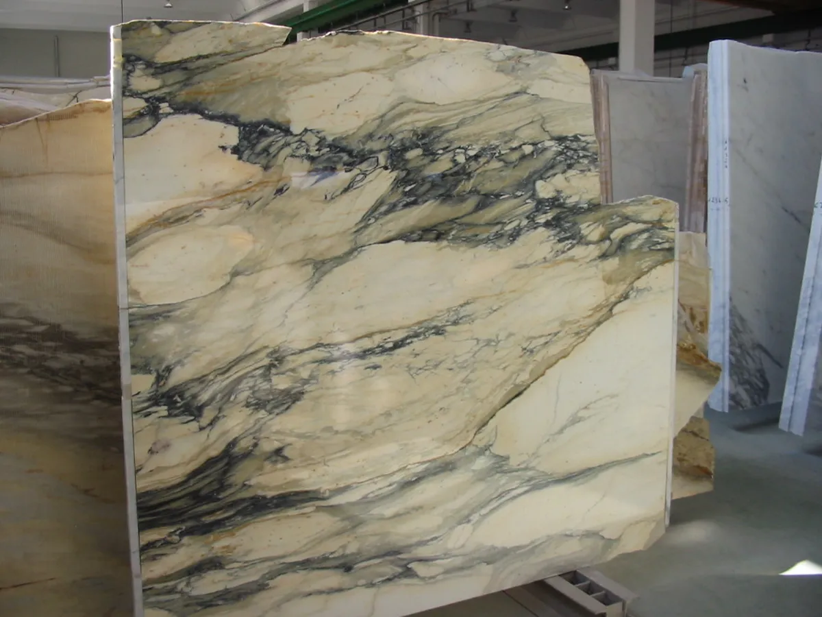 Paonazzo Marmor, Plattenoberfläche – Marmi di Carrara – beige, grün (2)