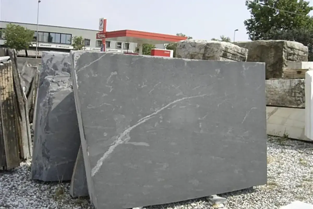Pietra Del Cardoso Naturstein, Plattenoberfläche – Marmi di Carrara – grau, anthrazit (13)