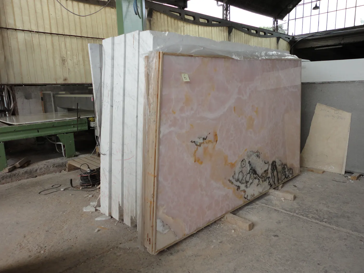Pink Onyx onice, superficie di lastra – Marmi di Carrara – grigio, viola (10)