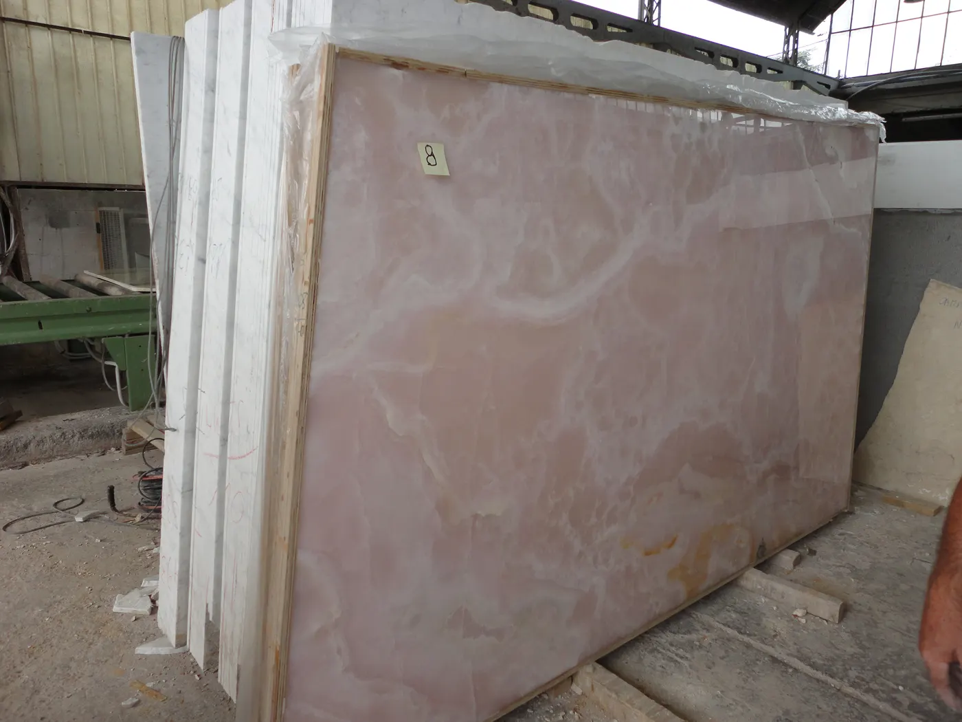 Pink Onyx Onyx, Plattenoberfläche – Marmi di Carrara – grau, violett (12)