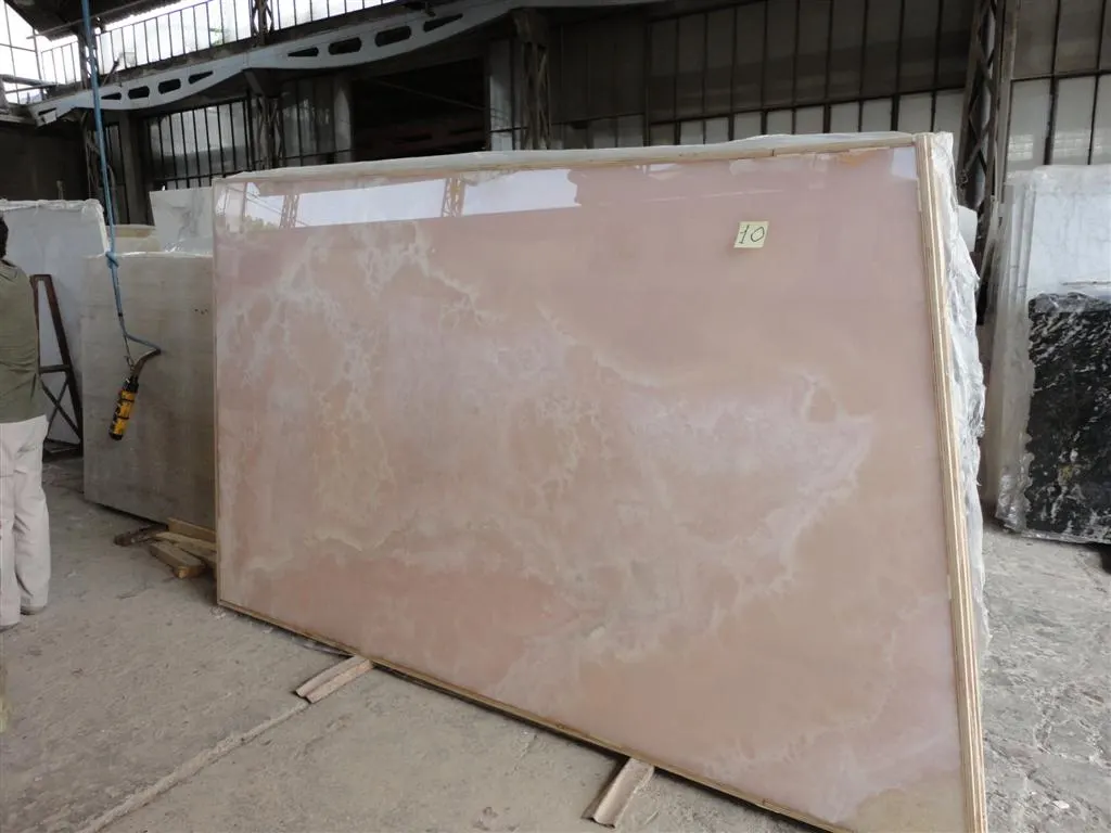 Pink Onyx оникс, поверхность плиты – Marmi di Carrara – серый, антрацитовый (7)