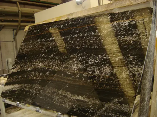 Portoro marbre, surface de dalle – Marmi di Carrara – noir, brun (14)