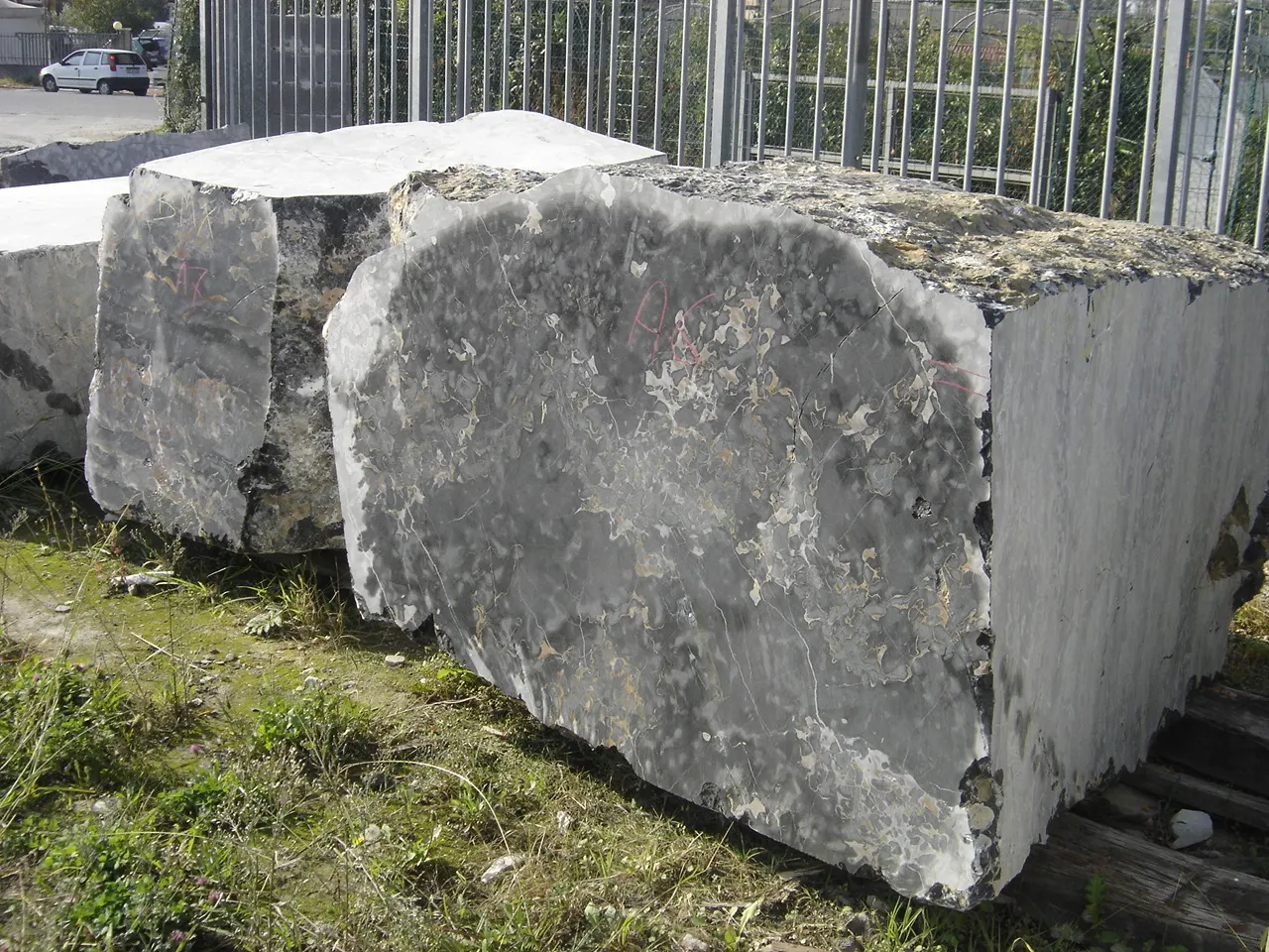 Portoro marmo, blocco di cava – Marmi di Carrara – grigio, verde (28)
