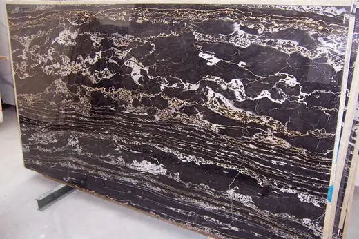 Portoro marbre, surface de dalle – Marmi di Carrara – anthracite, violet (30)