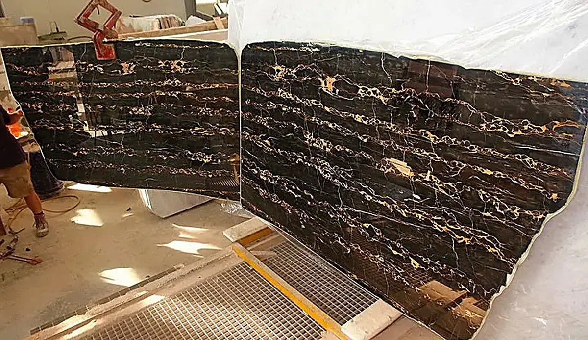 Portoro mármol, superficie de losa – Marmi di Carrara – negro, antracita (36)