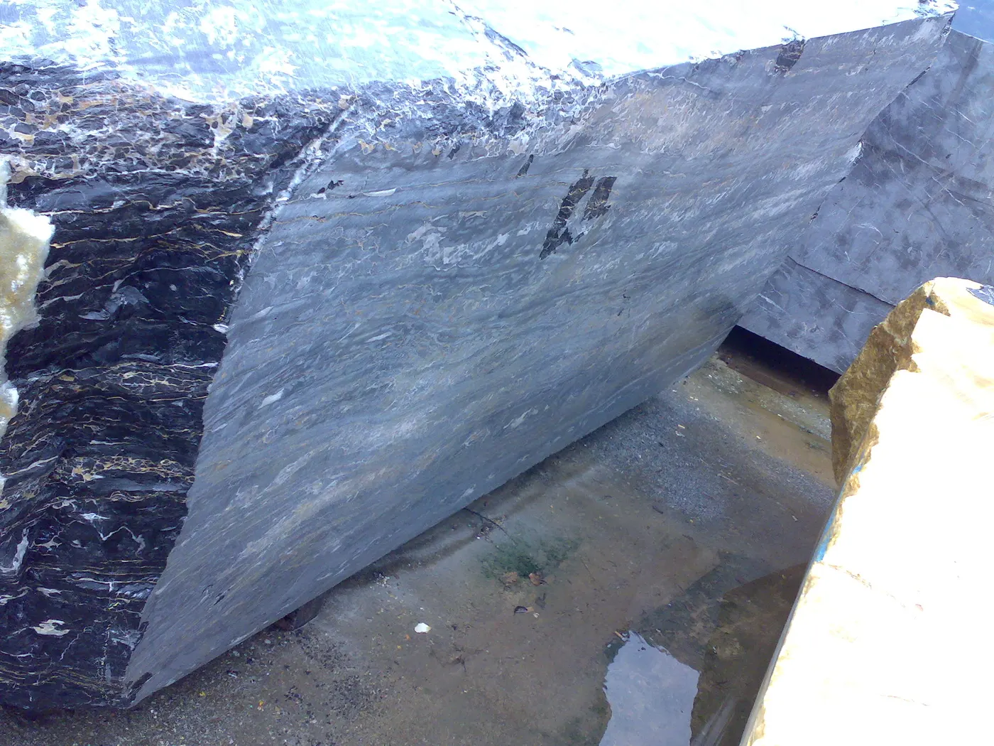 Portoro marbre, bloc de carrière – Marmi di Carrara – gris, violet (7)