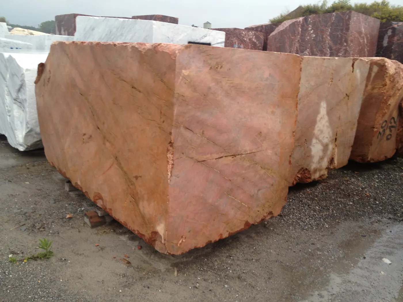 Rosso Damasco marble quarry block – Marmi di Carrara – grey, violet (10)