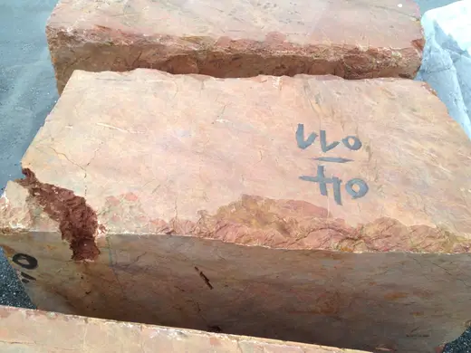Rosso Damasco marble quarry block – Marmi di Carrara – ivory, brown (11)