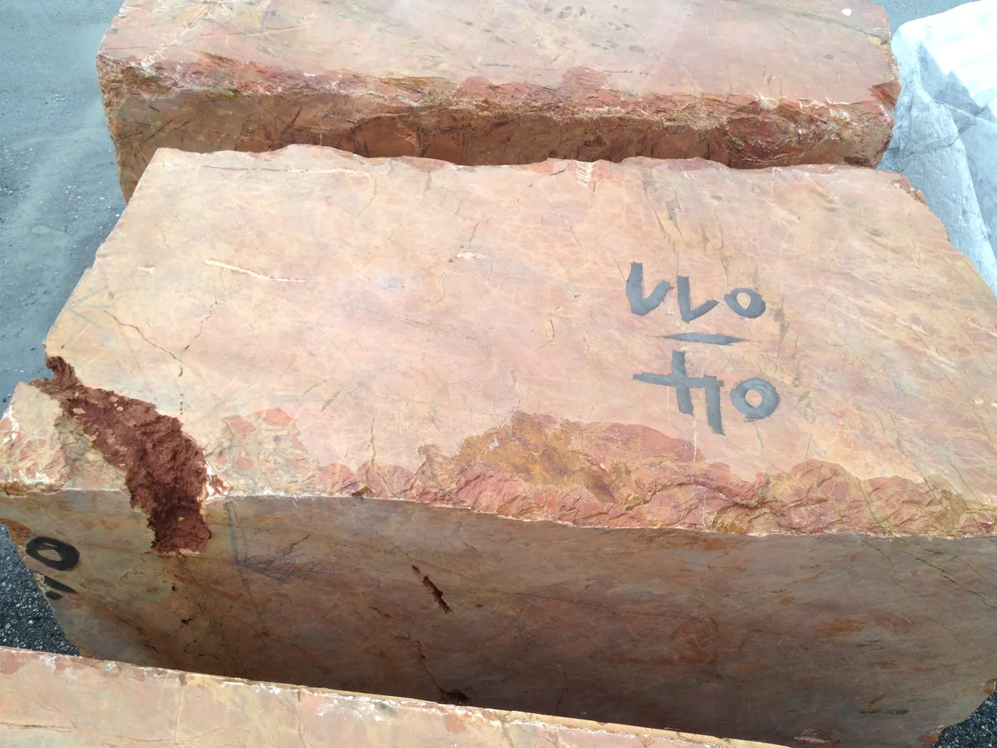 Rosso Damasco marmo, blocco di cava – Marmi di Carrara – avorio, marrone (11)