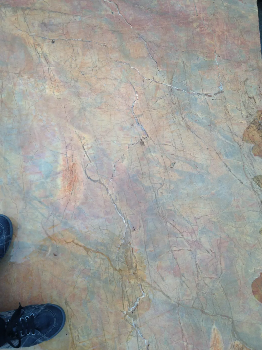 Rosso Damasco marbre, bloc de carrière – Marmi di Carrara – gris, gris clair (12)
