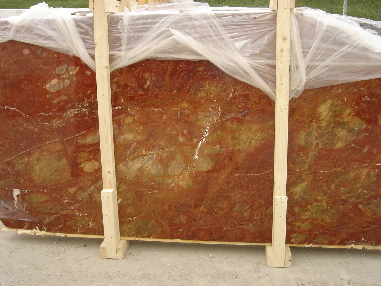 Rosso Damasco marmo, superficie di lastra – Marmi di Carrara – rosso ruggine, avorio (18)