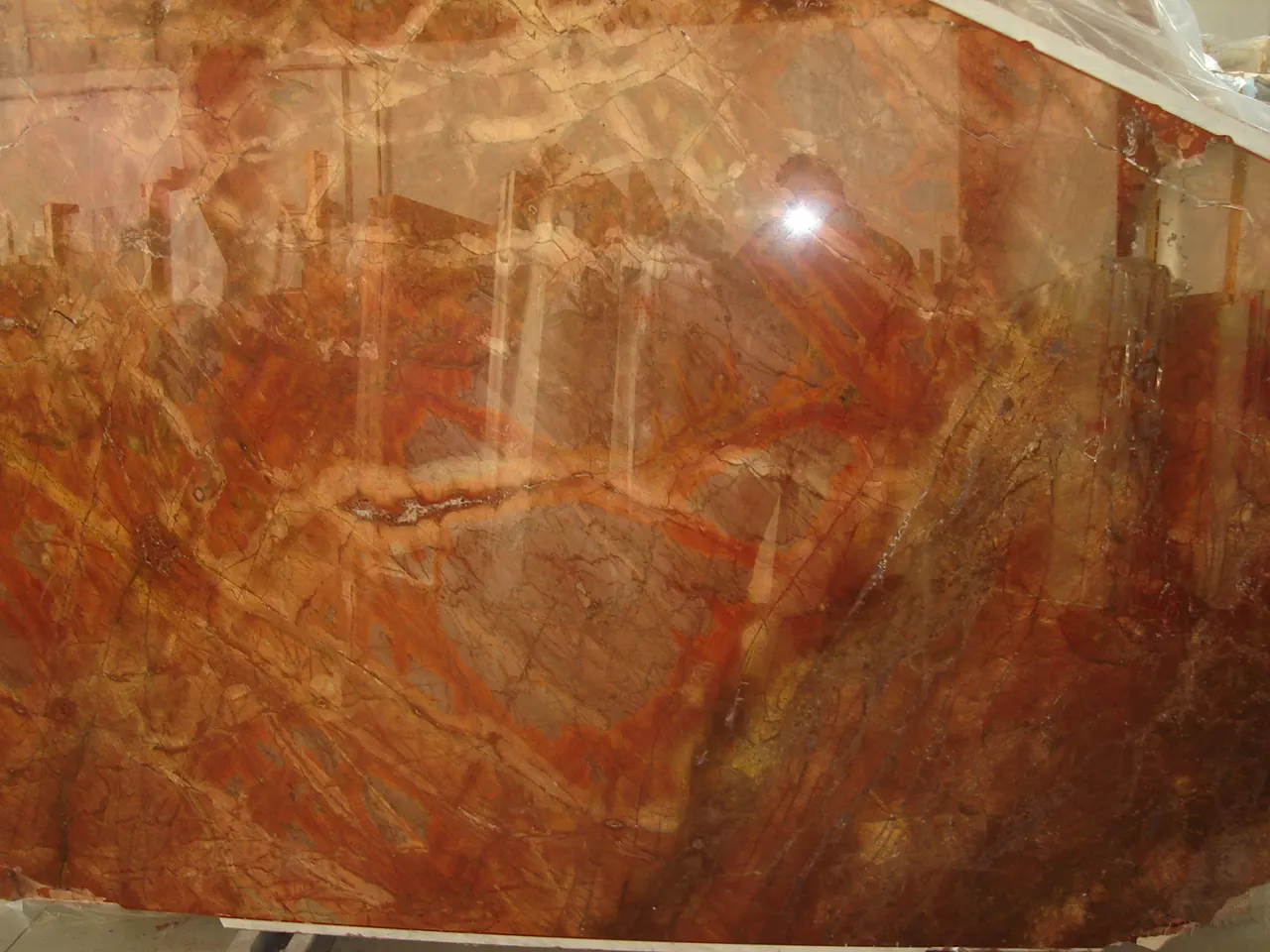 Rosso Damasco marmo, superficie di lastra – Marmi di Carrara – rosso ruggine, oro (44)