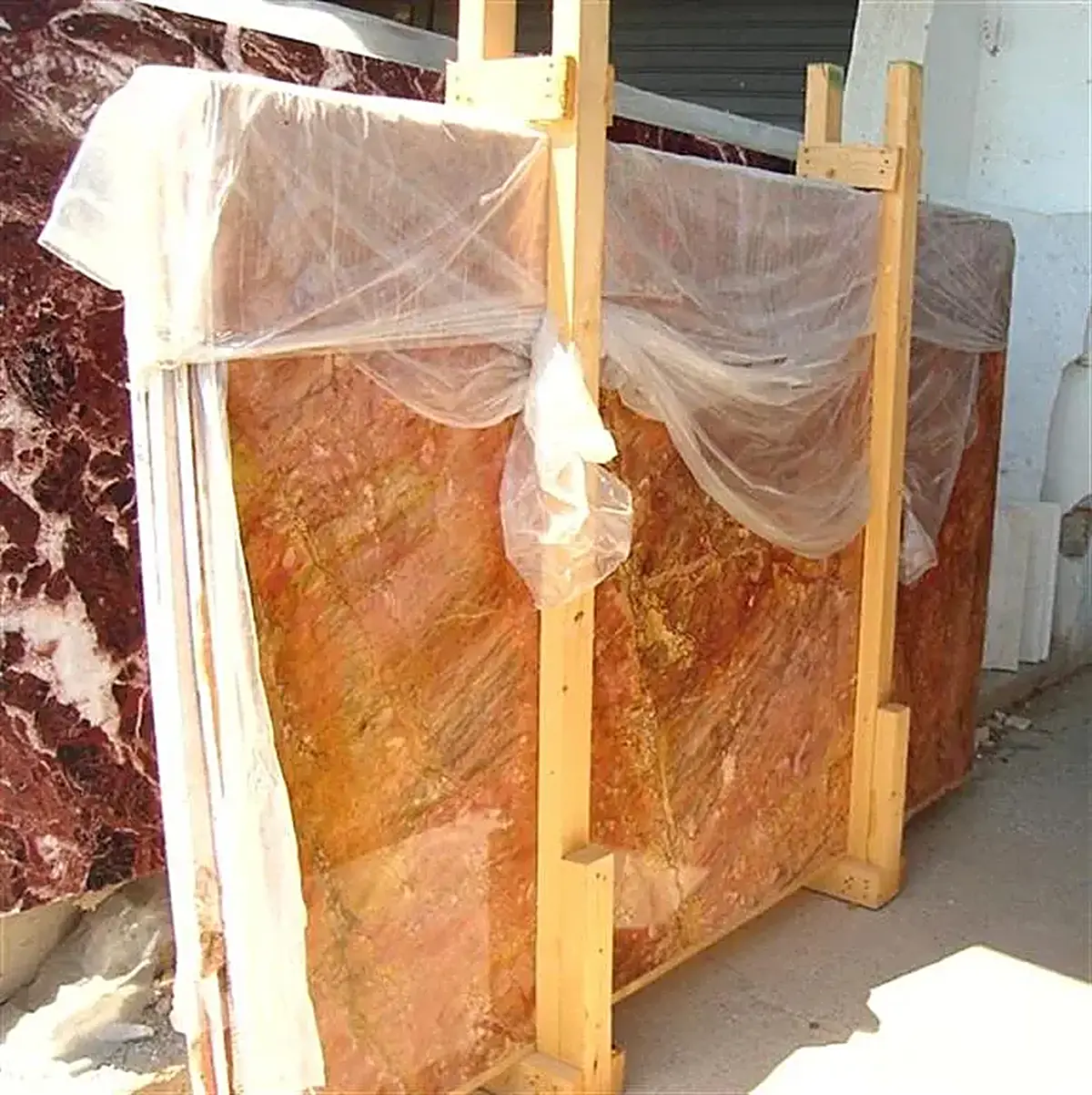 Rosso Damasco marmo, dettaglio di superficie – Marmi di Carrara – beige, avorio (66)