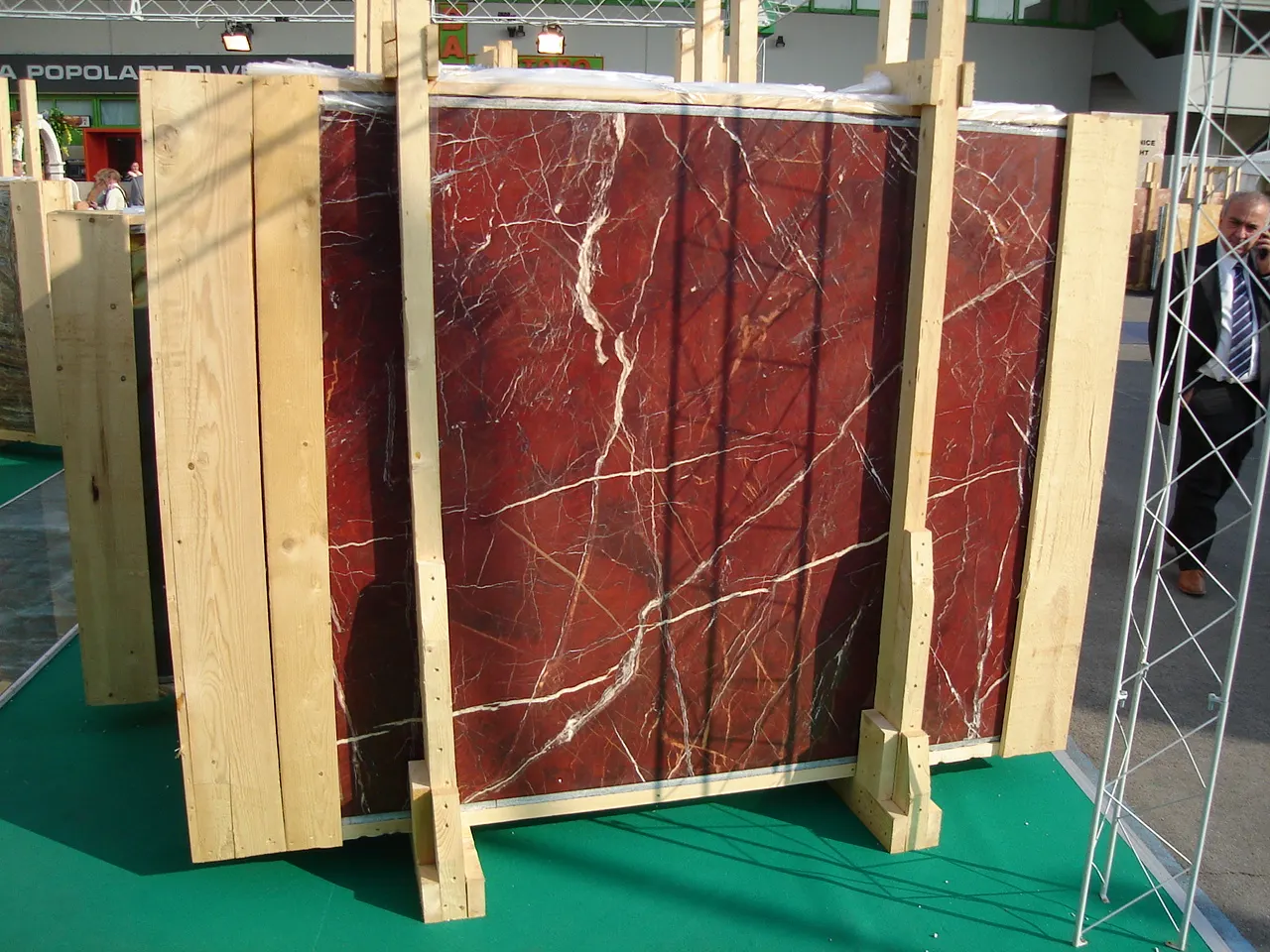 Rosso Diaspro Marmor, Plattenoberfläche – Marmi di Carrara – beige, rostrot (11)