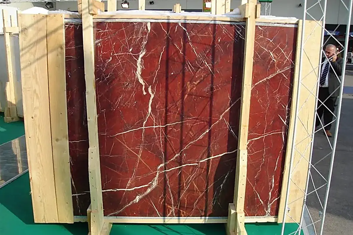 Rosso Diaspro Marmor, Plattenoberfläche – Marmi di Carrara – rostrot, anthrazit (16)