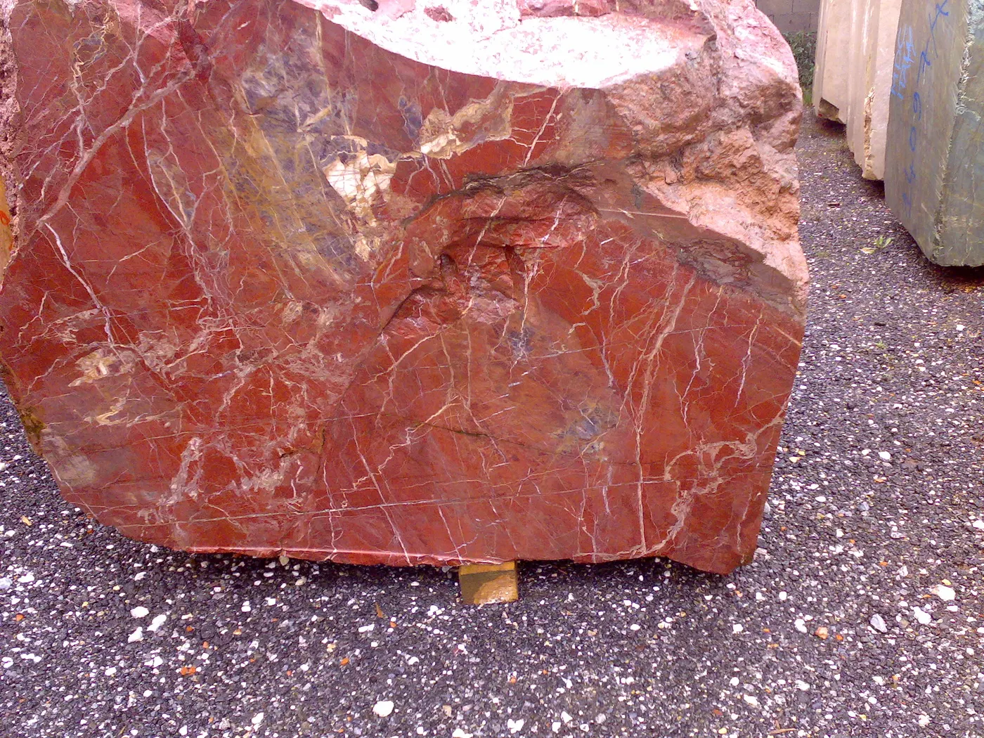 Rosso Diaspro Marmor, Steinbruchblock – Marmi di Carrara – rostrot, grau (7)