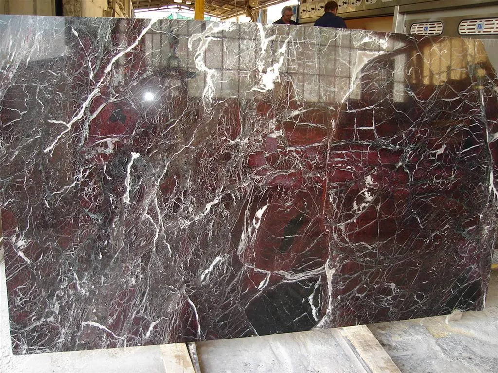 Rosso Levanto Sandstein, Plattenoberfläche – Marmi di Carrara – anthrazit, violett (19)