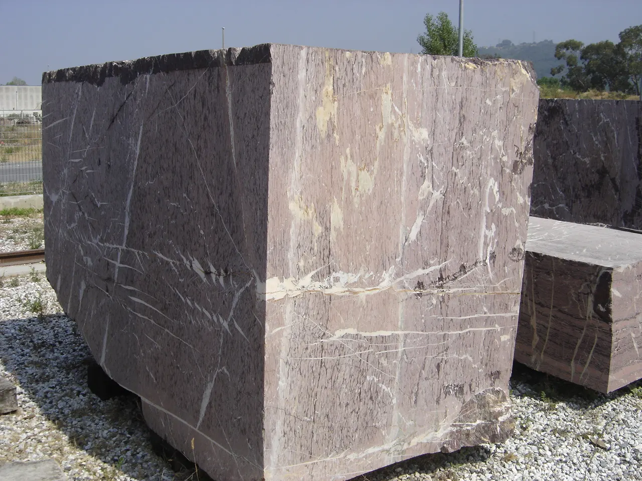 Saint Laurent marble slab surface – Marmi di Carrara – light grey, charcoal (10)