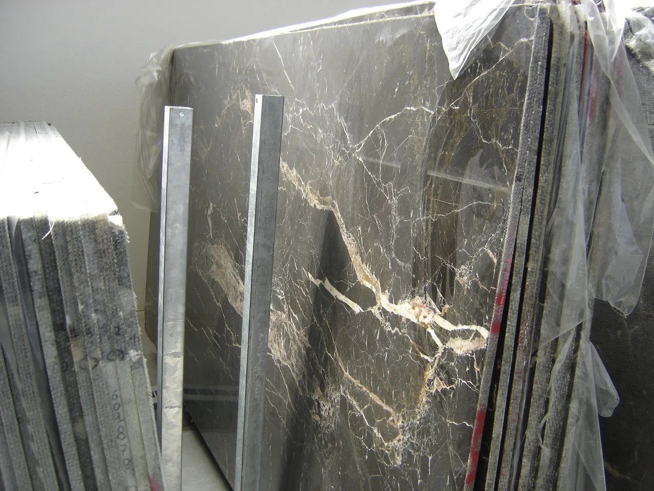 Saint Laurent mármol, superficie de losa – Marmi di Carrara – verde, gris (2)