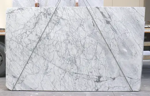 Statuarietto marble slab surface – Marmi di Carrara – light grey, ivory (26)