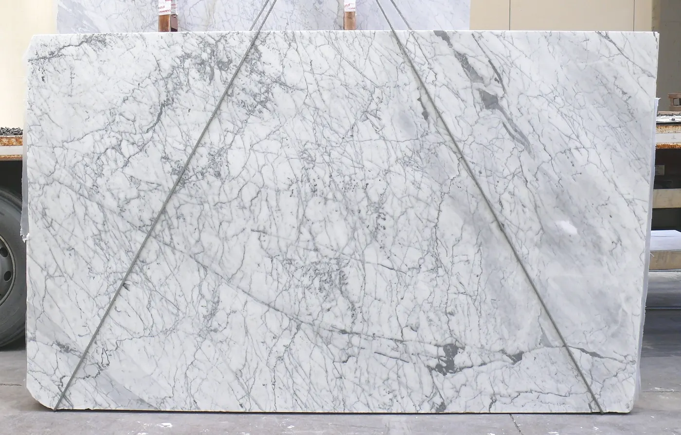 Statuarietto marble slab surface – Marmi di Carrara – light grey, ivory (26)