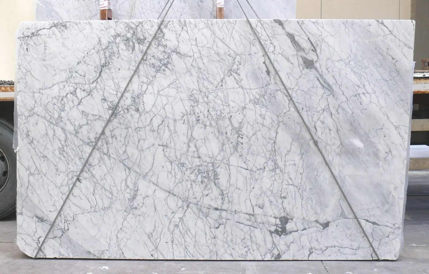 Statuarietto marble slab surface – Marmi di Carrara – light grey, ivory (29)