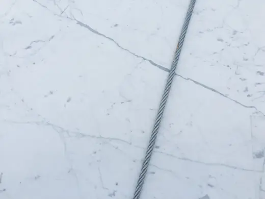Statuarietto marble slab surface – Marmi di Carrara – ivory, white (3)