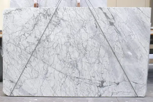 Statuarietto marble slab surface – Marmi di Carrara – ivory, light grey (41)