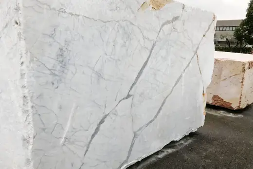 Statuarietto marble slab surface – Marmi di Carrara – ivory, light grey (42)