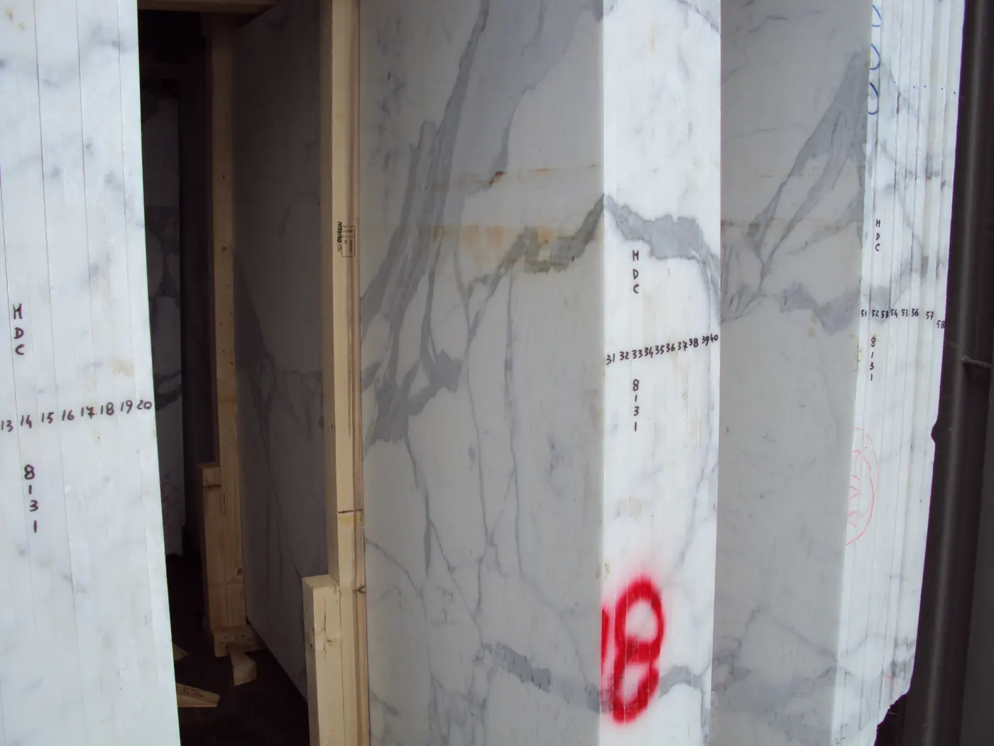 Statuario marbre, surface de dalle – Marmi di Carrara – gris clair, gris (30)