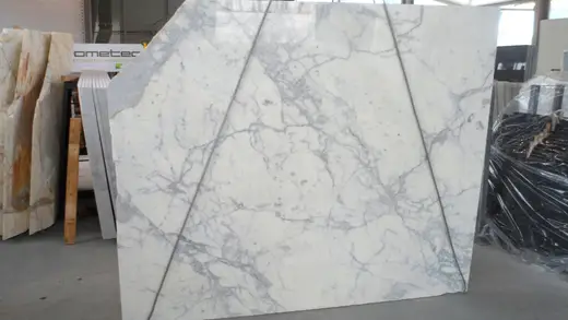 Statuario marmo, superficie di lastra – Marmi di Carrara – grigio chiaro, antracite (4)