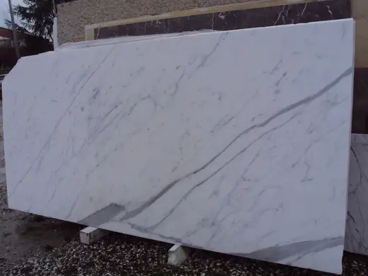 Statuario marmo, superficie di lastra – Marmi di Carrara – grigio, nero (45)