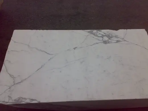 Statuario marmo, blocco di cava – Marmi di Carrara – grigio, nero (46)