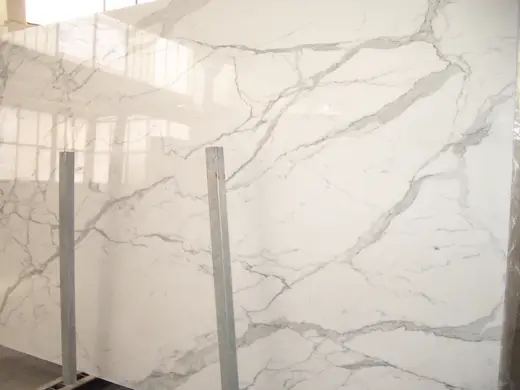 Statuario marmo, superficie di lastra – Marmi di Carrara – avorio, grigio chiaro (47)