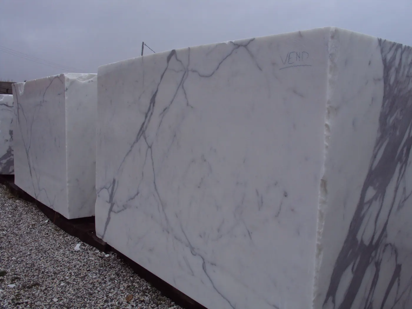 Statuario marmo, blocco di cava – Marmi di Carrara – grigio, viola (59)