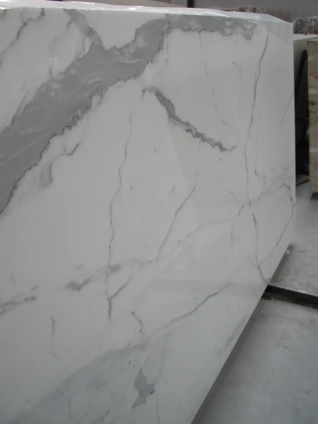 Statuario mármol, detalle de superficie – Marmi di Carrara – gris, verde (68)