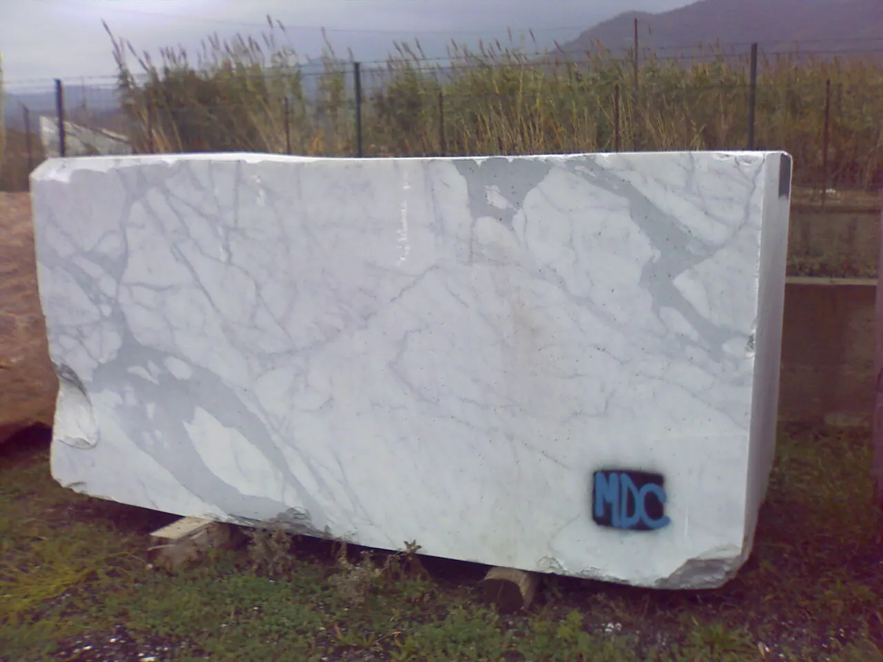 Statuario marmo, superficie di lastra – Marmi di Carrara – grigio chiaro, antracite (72)
