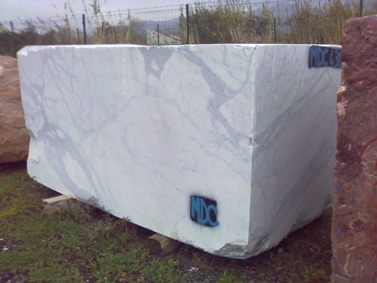 Statuario marmo, superficie di lastra – Marmi di Carrara – grigio chiaro, antracite (73)