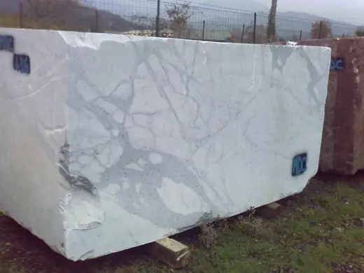 Statuario marmo, superficie di lastra – Marmi di Carrara – grigio chiaro, antracite (74)