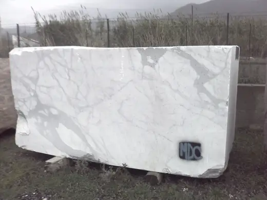 Statuario marmo, superficie di lastra – Marmi di Carrara – avorio, antracite (75)